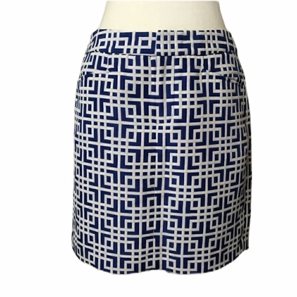 Loft size 6 blue & white geometric pattern skirt (F1)